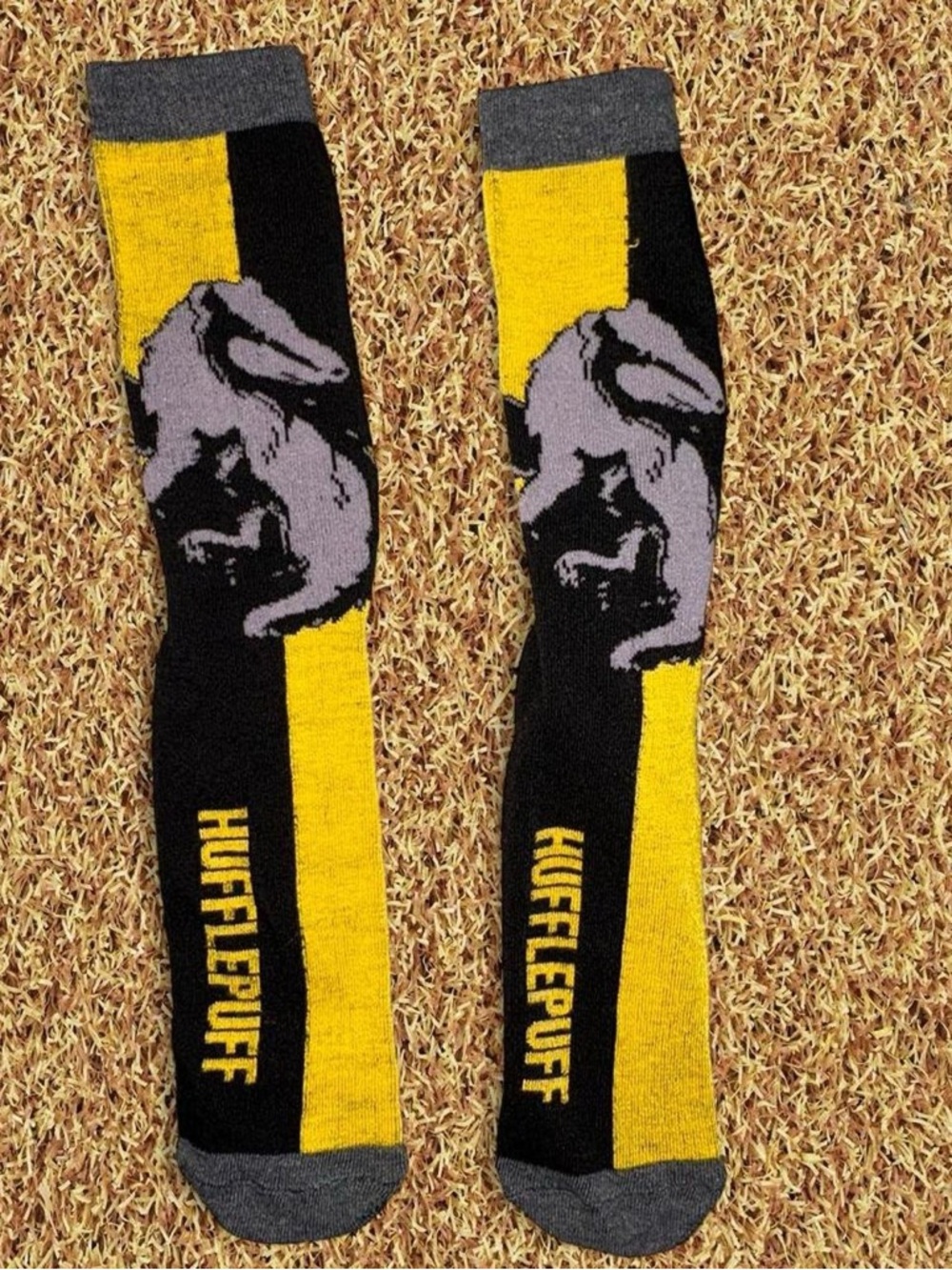 Youth Harry Potter Hufflepuff socks #hufflepuff #gryffindor #souvenirs